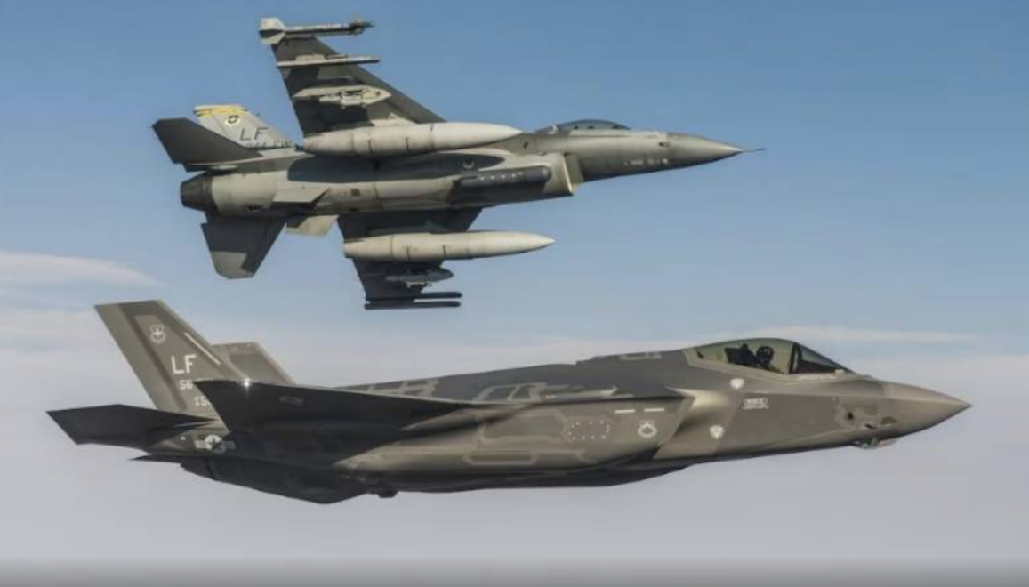 美國正在向中東部署額外的F-35和F-16戰機，因為與伊朗的戰爭升級 圖：翻攝自 X @Osinttechnical