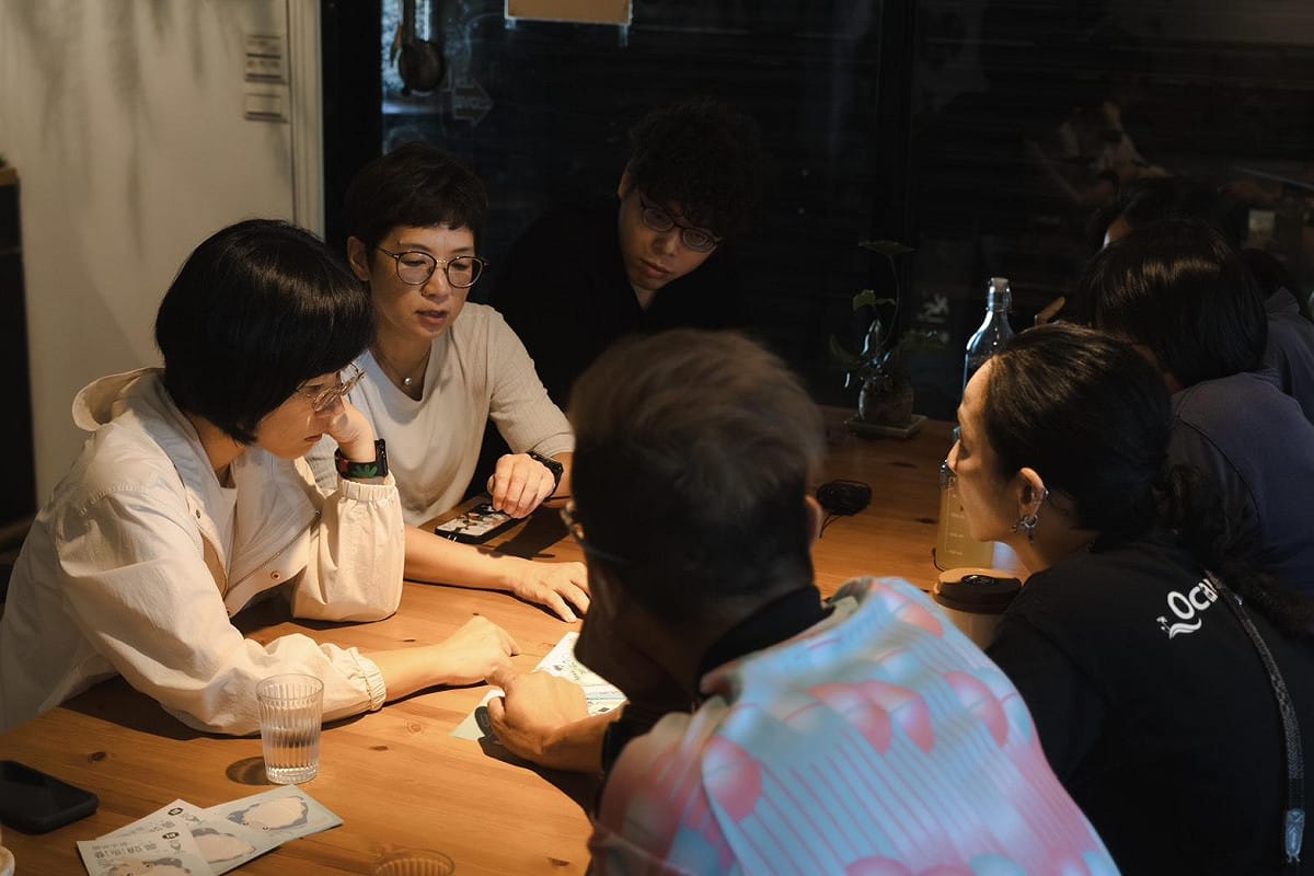 新北市長候選人、立法委員蘇巧慧今（21）日於社群平台公布她拜訪瑞芳鼻頭角，與當地青年、里長交流，傾聽第一線需求。 圖：蘇巧慧競選辦公室提供