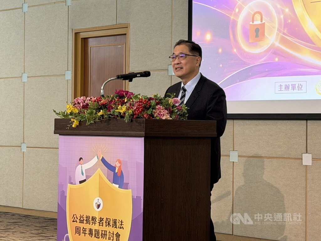 公益揭弊者保護法為首部揭弊保護專法，法務部21日舉行1週年研討會，部長鄭銘謙（圖）表示，這場週年研討會，不只是回顧過去一年成果，更希望藉由與會者的專業法學素養與豐富實務經驗，共同思考制度如何持續精進，讓揭弊者獲得更完善保障。中央社記者劉世怡攝　115年7月21日