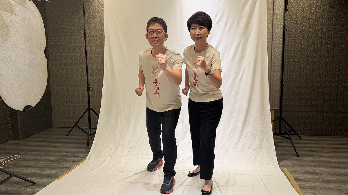 民進黨台南市長候選人陳亭妃與民進黨提名的台南市議員候選人齊聚完成拍攝競選宣傳照，象徵台南隊全面進入備戰狀態。拍攝現場氣氛熱烈。