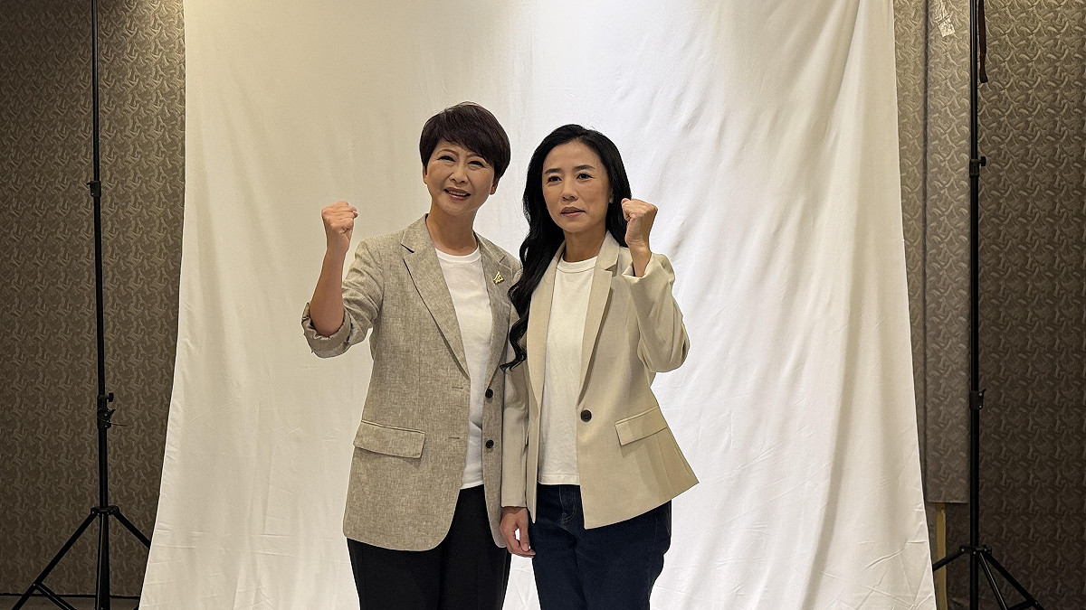 民進黨台南市長候選人陳亭妃與民進黨提名的台南市議員候選人齊聚完成拍攝競選宣傳照，象徵台南隊全面進入備戰狀態。拍攝現場氣氛熱烈。