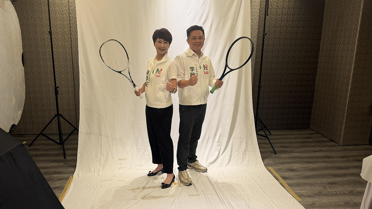 民進黨台南市長候選人陳亭妃與民進黨提名的台南市議員候選人齊聚完成拍攝競選宣傳照，象徵台南隊全面進入備戰狀態。拍攝現場氣氛熱烈。