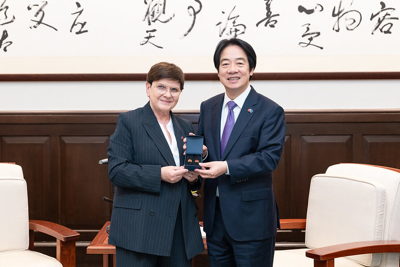 賴清德與歐洲議會歐洲民主之盾特別委員會（EUDS）議員暨波蘭前總理詩朵（Beata Szydło）。 圖：總統府提供