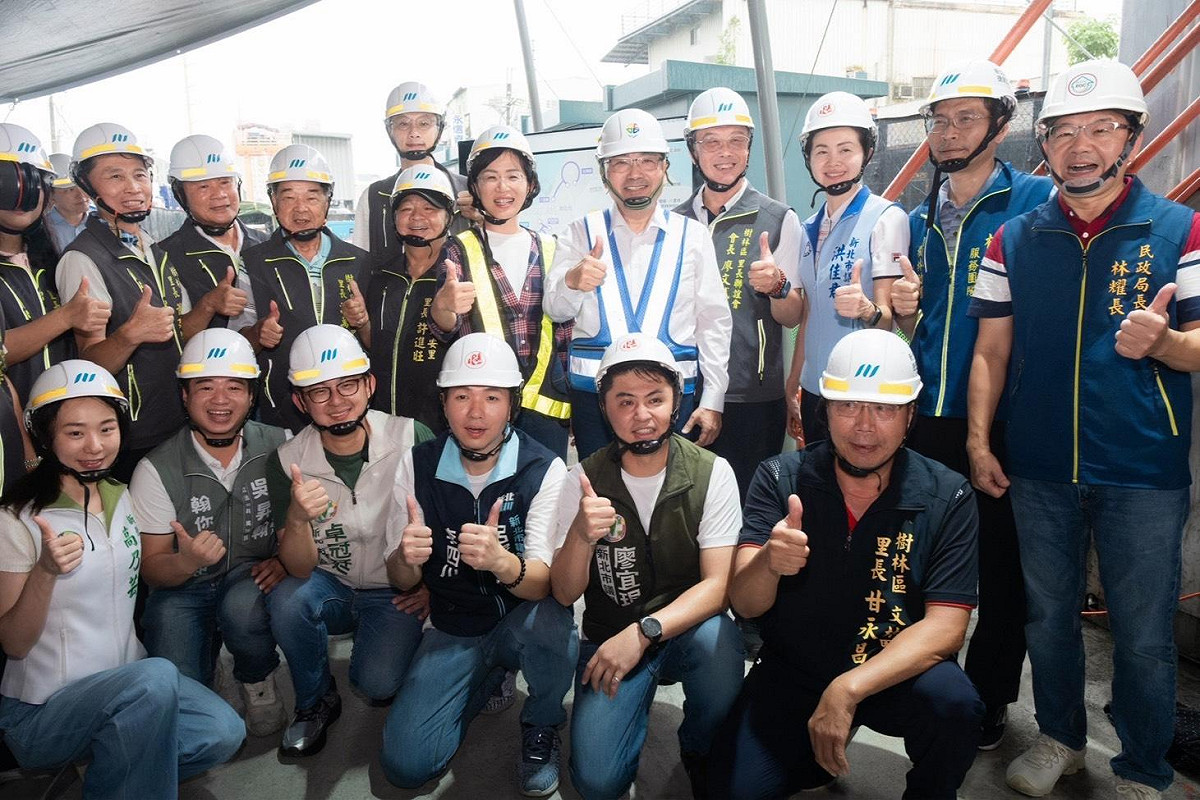 立委、新北市長候選人蘇巧慧昨天特別和侯友宜市長一起視察捷運樹林線的工程進度，希望能在大巨蛋動工前，加速完善樹林的交通建設。 圖：蘇巧慧競辦提供