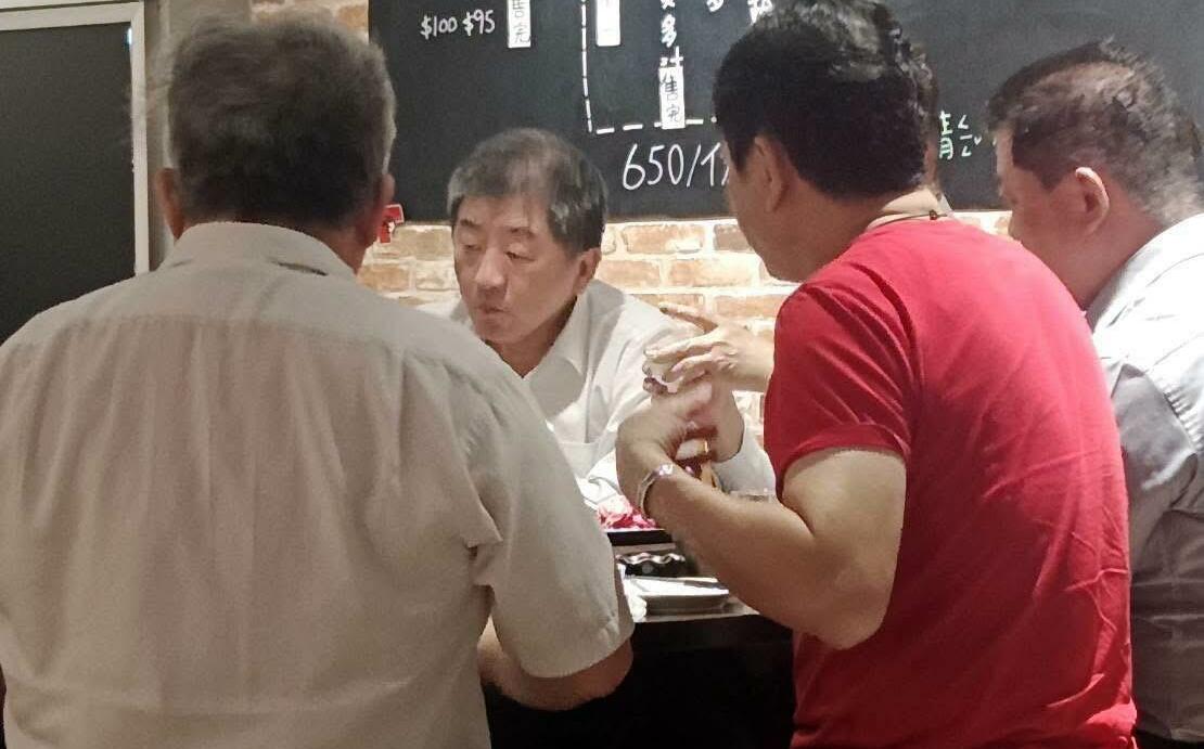 毒油燒不停、陳時中忙酒攤？李明賢爆通化街應酬照