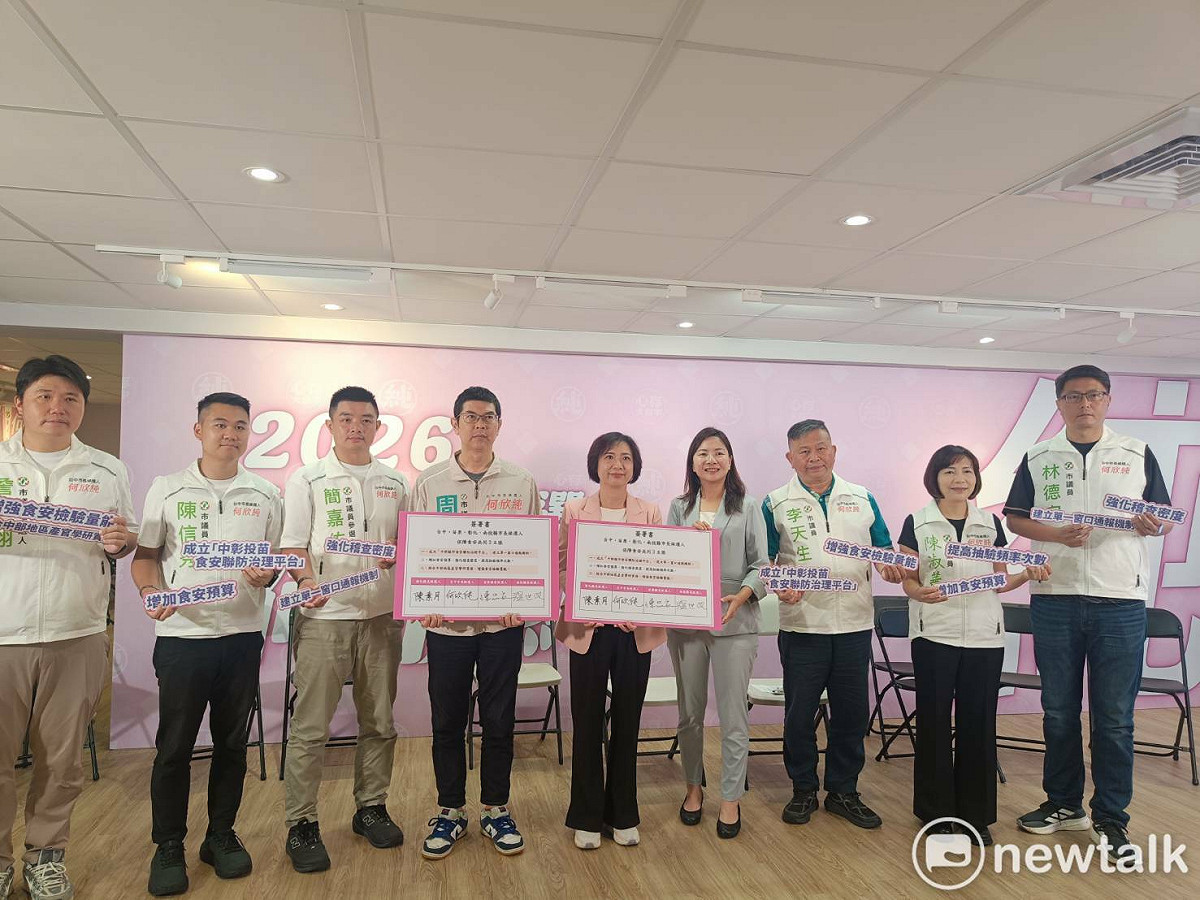 台中市長候選人何欣純今（22）日與苗栗縣長候選人陳品安、彰化縣長候選人陳素月、及南投縣長候選人温世政，共同提出「中彰投苗保障食安共同3主張」。 圖：唐復年/攝
