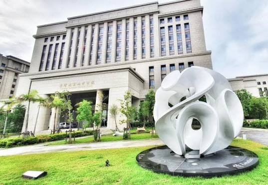 桃園地方法院書記官輕生被勸回，律師透露行業辛酸。 圖：翻攝自法務部