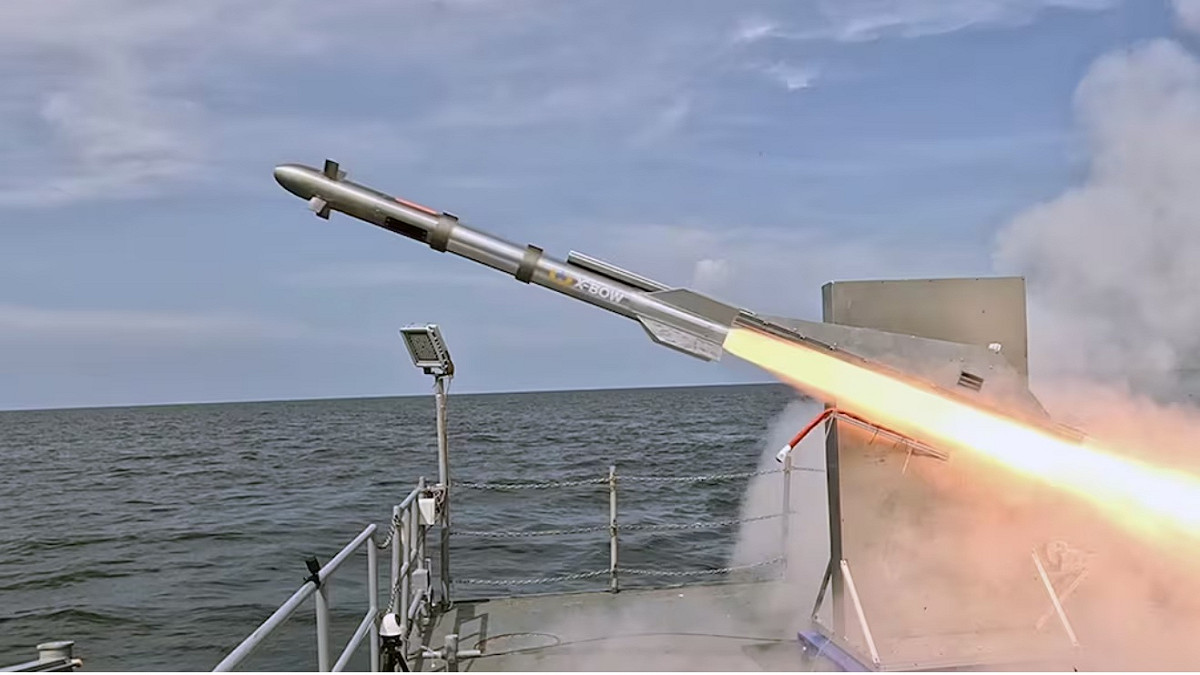 美軍火商「X-Bow Systems」推出「圓盾」（Buckler）超音速無人機攔截彈，強調單價控制在10萬美元以下。 圖：翻攝X-Bow Systems官網