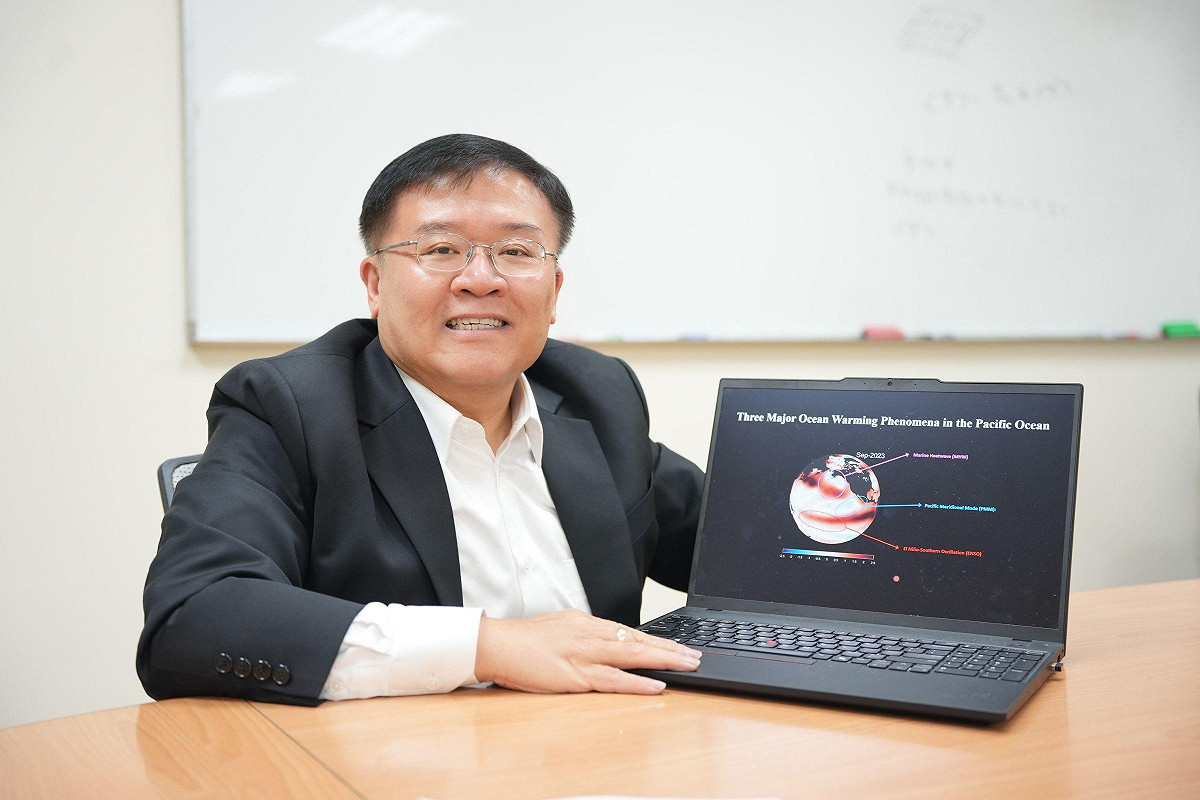 中央大學大氣科學系講座教授余進義，與美國加州大學爾灣分校博士生趙鈺最新研究，首度揭開背後關鍵機制，研究成果刊登於國際頂尖期刊《Science Advances》。 圖：中央大學／提供