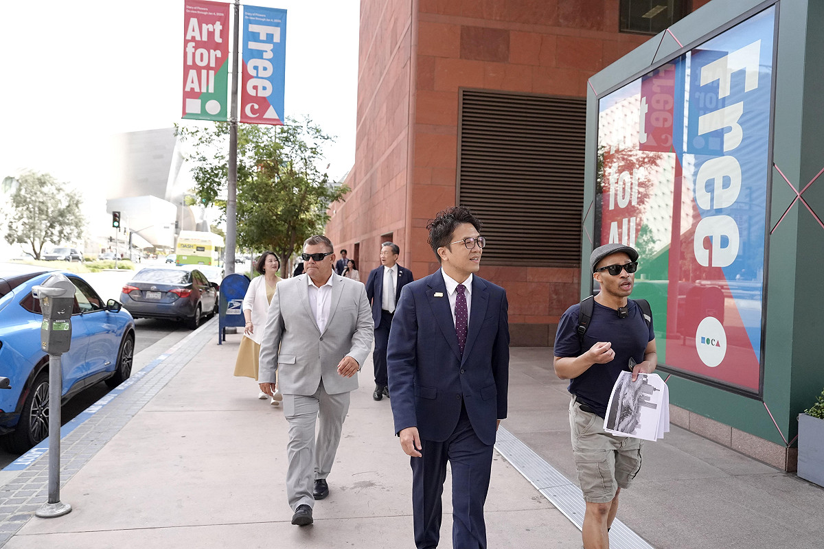 沈伯洋步行考察洛杉磯市中心 圖：沈伯洋辦公室提供