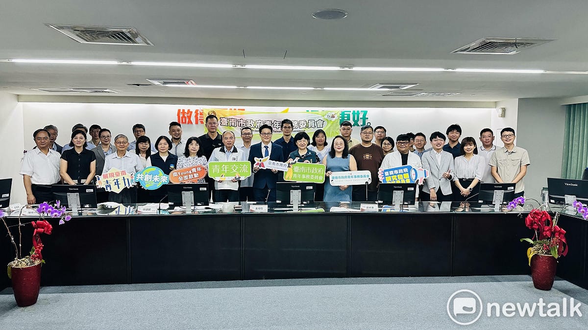 南市府第4屆青年事務委員會今日舉行第3次會議，邀請青年與局處交流市政議題。 圖：台南市政府提供