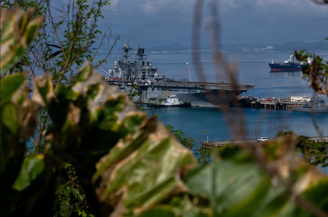 美國海軍兩棲突擊艦「的黎波里號（LHA-7）」結束6個月部署返回沖繩。 圖：翻攝c7f.navy.mil