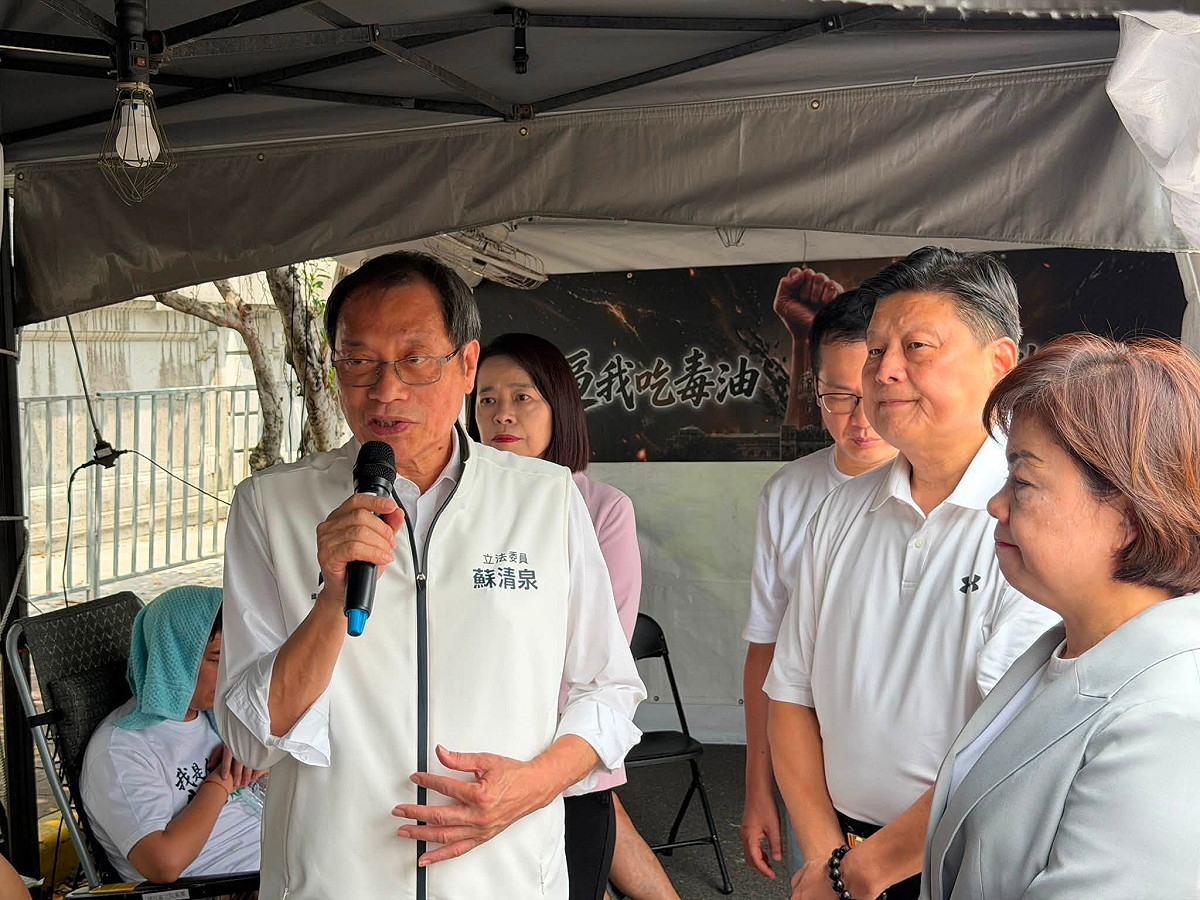 國民黨有醫師背景的立委蘇清泉昨（22）日稱血壓下降到100至110mmHg是「低於正常值」，引起各界批評。 圖：取自 傅崐萁 臉書