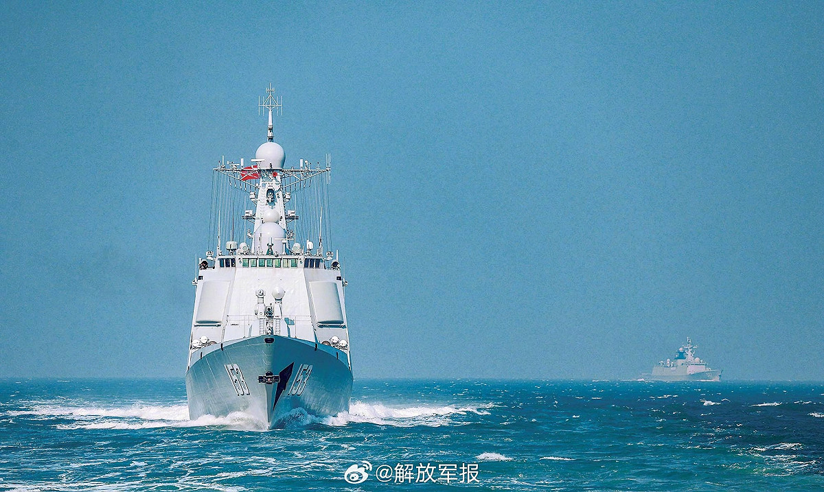 中國漳州海事局昨(22)日宣布，今明兩天6時至18時，將於台灣海峽部分海域進行實彈射擊軍演。 圖：翻攝解放軍報微博