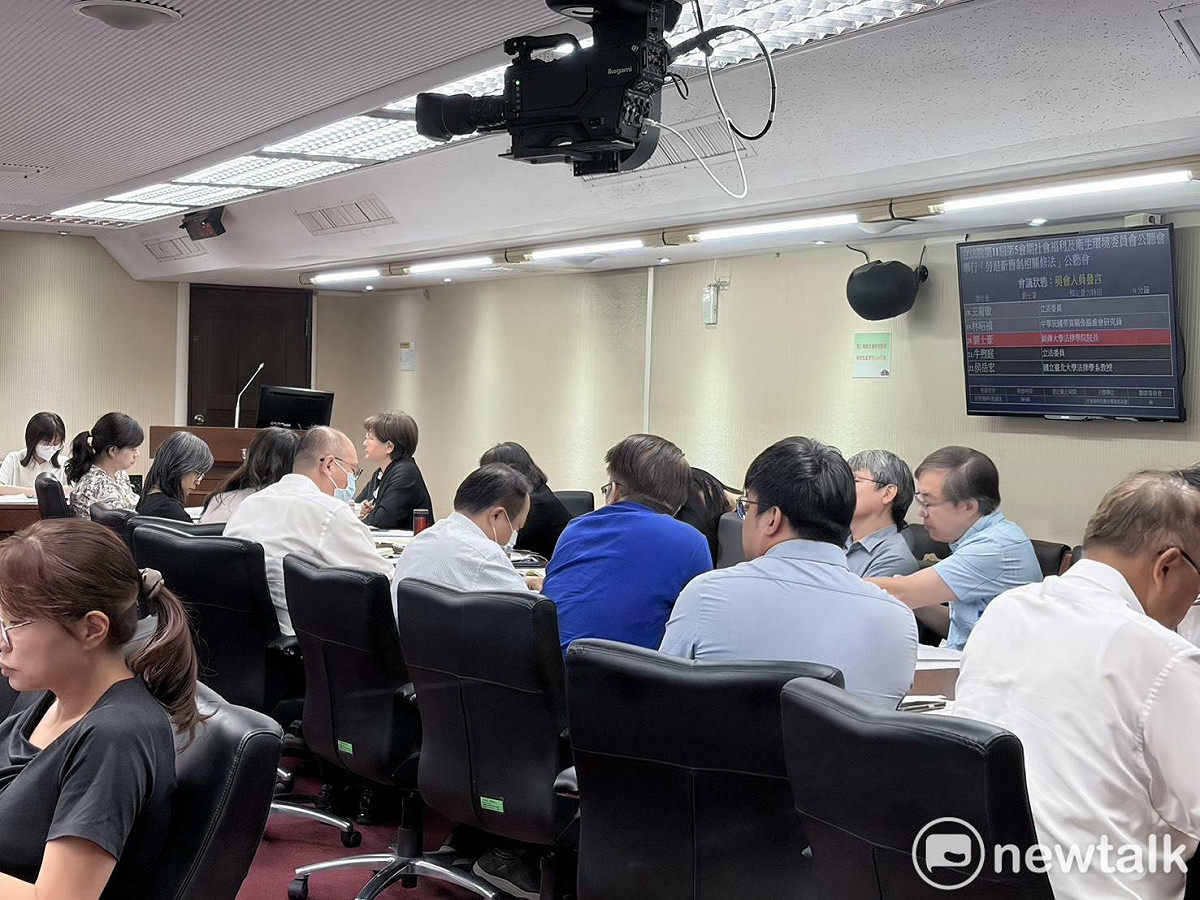 立法院社會福利及衛生環境委員會23日召開「勞退新舊制相關辦法」公聽會。 圖：李宣萱/攝