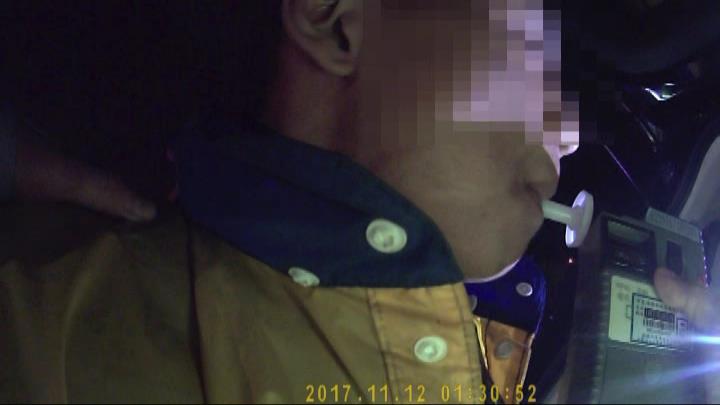 最壞身教!一名78年次翁姓男子，於本月12日半夜1點34分，在台北市士林區故宮路段，被員警發現男子渾身酒氣，攔下酒測，結果酒測值竟高達0.43MG/L!而且車上還載著只有2歲的孩子!翁男全案訊後依公共危險罪嫌送辦。 圖：保安警察大隊／提供