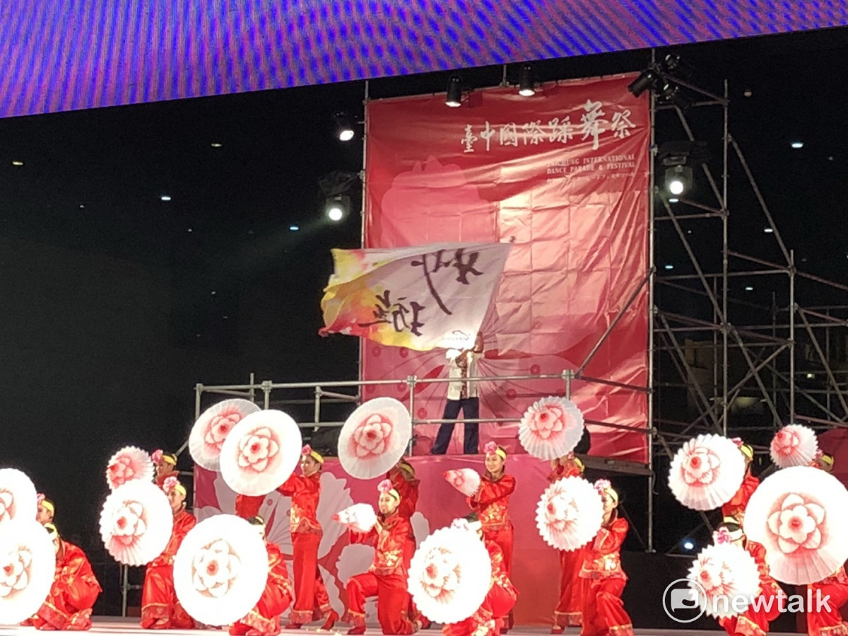 2017台中國際踩舞祭，已榮獲12次台灣傑出優秀表演舞團妙璇的踩舞表演。 圖:陳奕/攝