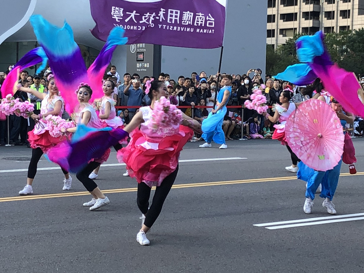 2017國際踩舞祭，台南應用科技大學《舞影隨形讚山櫻》。 圖：王鵬宇/攝