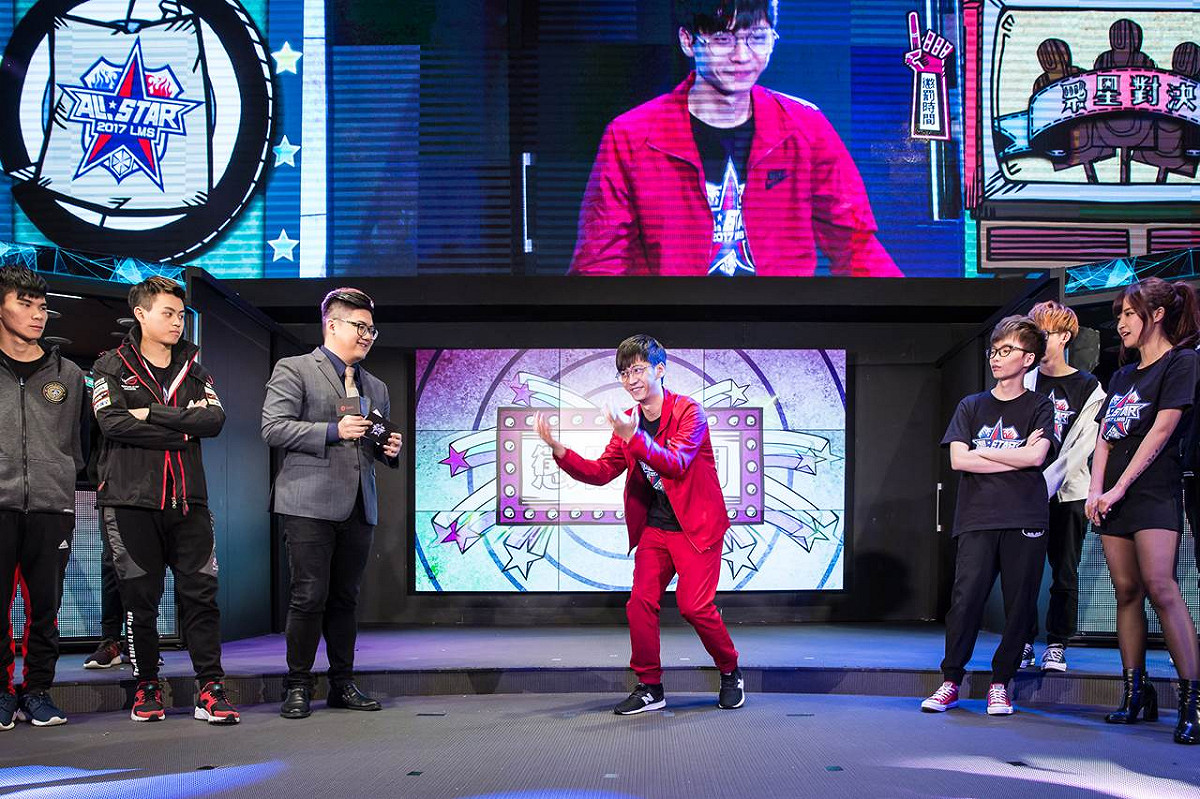 最後逗趣的比手畫腳讓全場觀眾笑開懷。 圖：Garena/提供