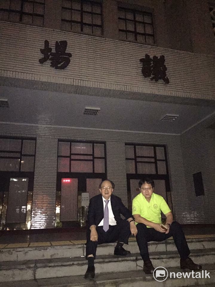 民進黨團總召柯建銘今（18）日發新聞稿並在臉書貼文痛批時力在網路上帶風向、抹黑民進黨，「何其不光明磊落不道德。」他也反問，「時代力量若如此重視促轉，為何沒有提版本？」