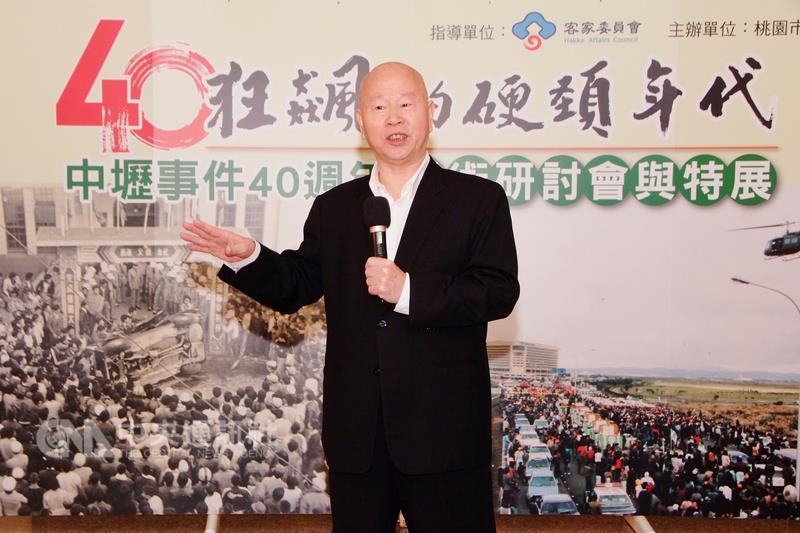 前桃園縣長也是中壢事件關係人許信良（圖）19日出席中壢事件40週年學術研討會與特展，他表示，回首40年覺得自己很幸運，年輕時所追求的、想改變、打倒的一一實現。 圖 : 中央社