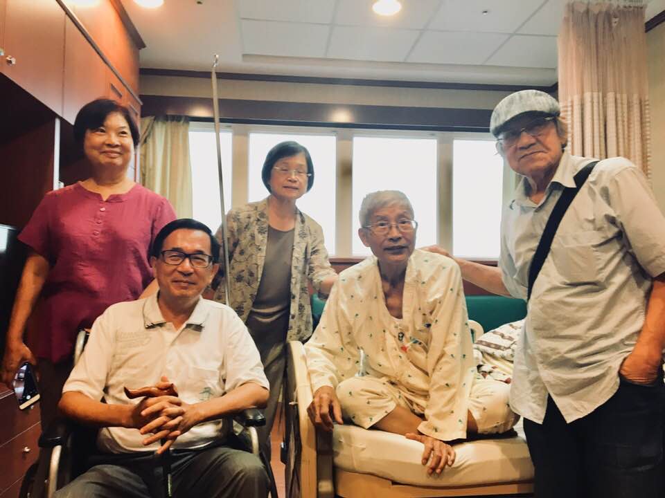 九月也曾去探望戴振耀的陳婉真，得知耀伯過世後相當不捨。 圖：翻攝自陳婉真臉書