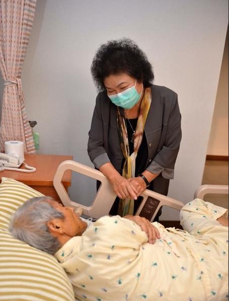 前農委會副主委戴振耀19日0時2分病逝於家中，享壽70歲，高雄市長陳菊送他最後一程，並在戴振耀彌留之際，在臉書表達心中充滿不捨。 圖：中央社/提供