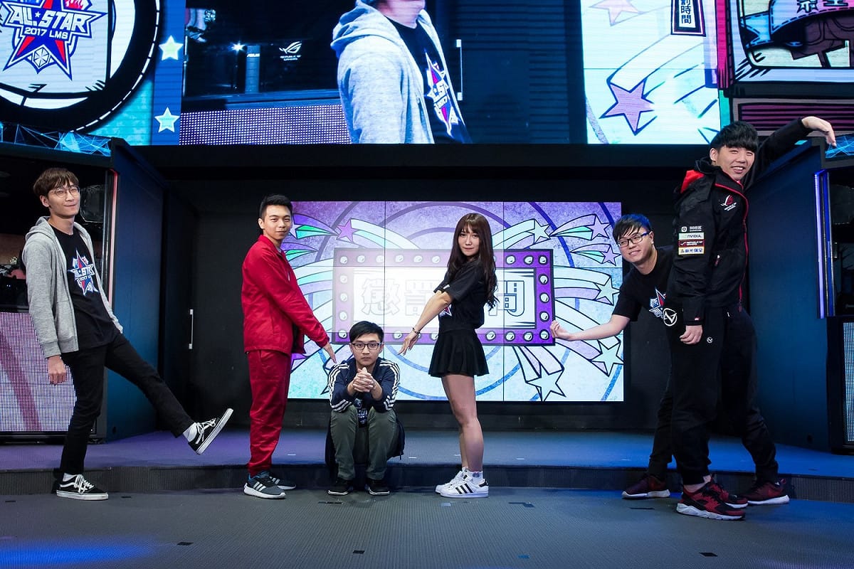 最後明星紅隊排列出「LMS」三個英文字母獲得熱烈掌聲。 圖：Garena/提供