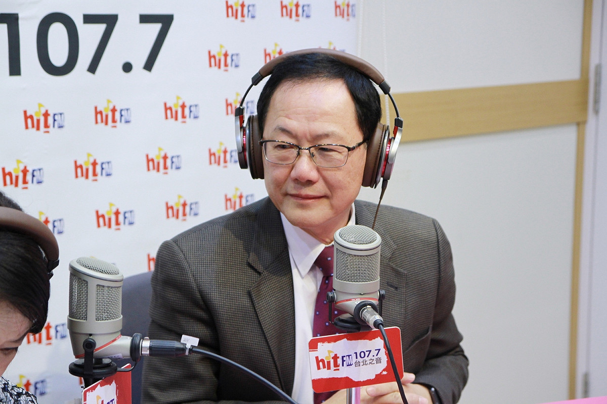 國民黨前立委丁守中宣布爭取黨內提名參選台北市長，針對近日流出的「六都夢幻名單」沒有他，他呼籲黨內高層不要再放話，這是很封建的做法。 圖：《蔻蔻早餐》/ 提供