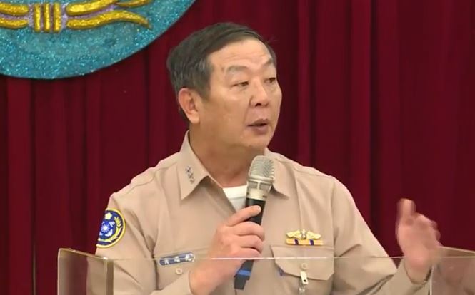 海軍司令部在今天下午4點招開記者會說明獵雷艦採購案第三期「船殼脫模款」付款說明情形，海軍司令部再三強調，一切都經過嚴苛的驗證依約行事，沒有政治問題，都是程序問題，以達成合約條件為基準。 圖 : 擷取自Youtube直播
