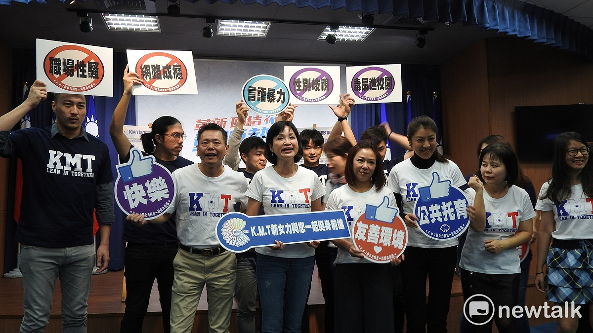 國民黨上午舉行記者會公布民調顯示，在提升婦女地位上，平均僅2.2分（滿分5分），解決低薪更是只有1.7分，公托、教育政策、職場權益公平等平均分數都低於3分，呈現不及格狀態。 圖：趙婉淳／攝