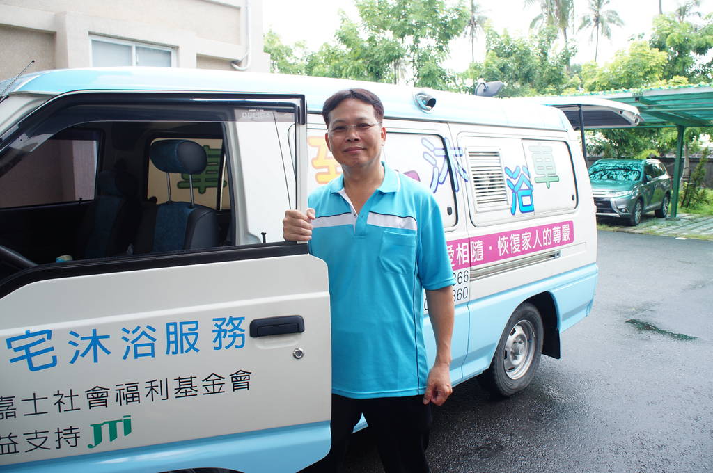 成游光原先在屏東從事做幼兒教材經銷工作，近年面臨少子化衝擊、業務萎縮等問題，決定嘗試不一樣的人生。 圖： 勞動部高屏澎東分署/提供
