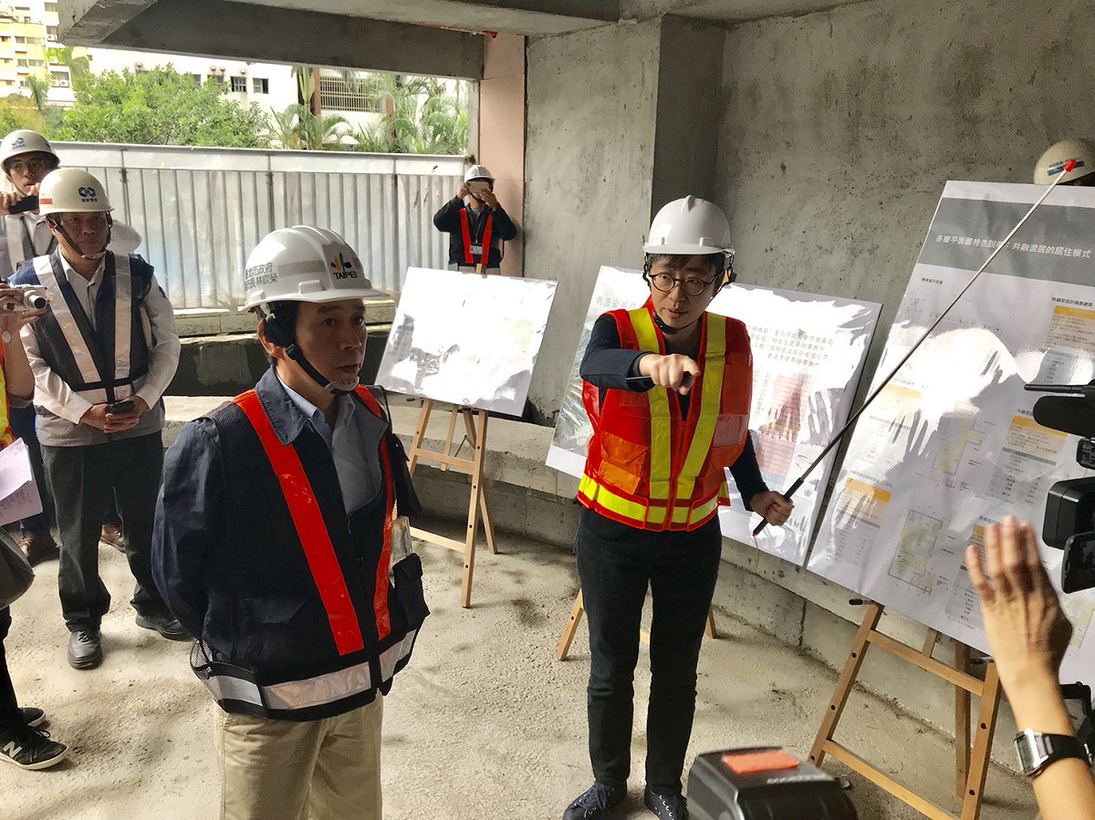 台北市副市長林欽榮視察興隆公宅2區。 圖：台北市都發局 / 提供
