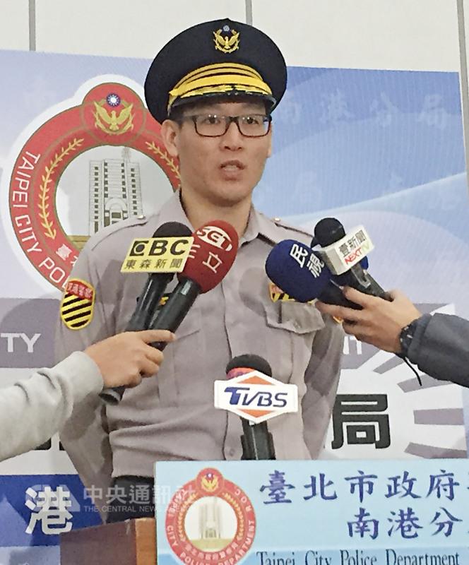 金春發牛肉店南港分店昨天遭汽車衝撞店內，車上3人肇事逃逸。郝姓車主今晚表示，是將車借給友人開；經比對監視器畫面發現，徐姓駕駛為中山聯盟成員且曾涉夜店殺警案。 圖 : 中央社