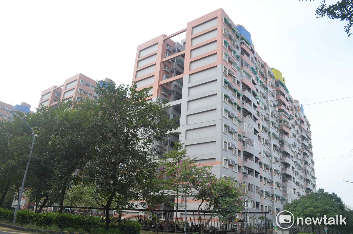 昨晚嘉義地區發生地震，經國新城大樓住戶明顯感受到搖晃。 圖：蔡坤龍/攝