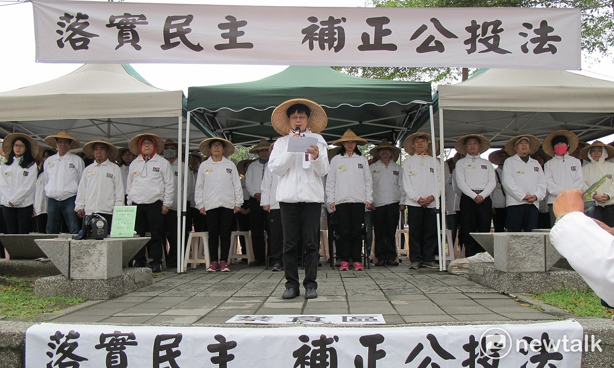 人民作主基金會董事長陳麗貴23日宣讀結束禁食聲明，並預告12月的抗爭活動。 圖：林朝億/攝
