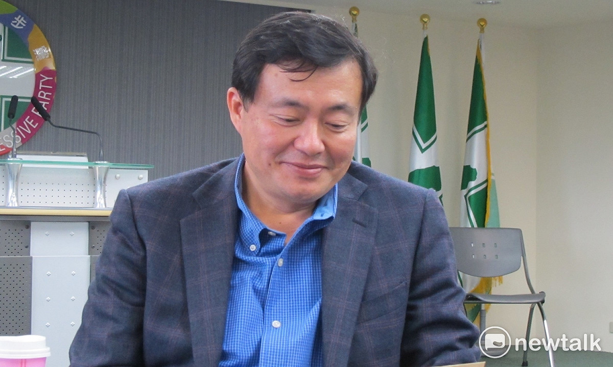民進黨秘書長洪耀福23日質疑吳敦義怎麼變成了邱毅了？ 圖：林朝億/攝