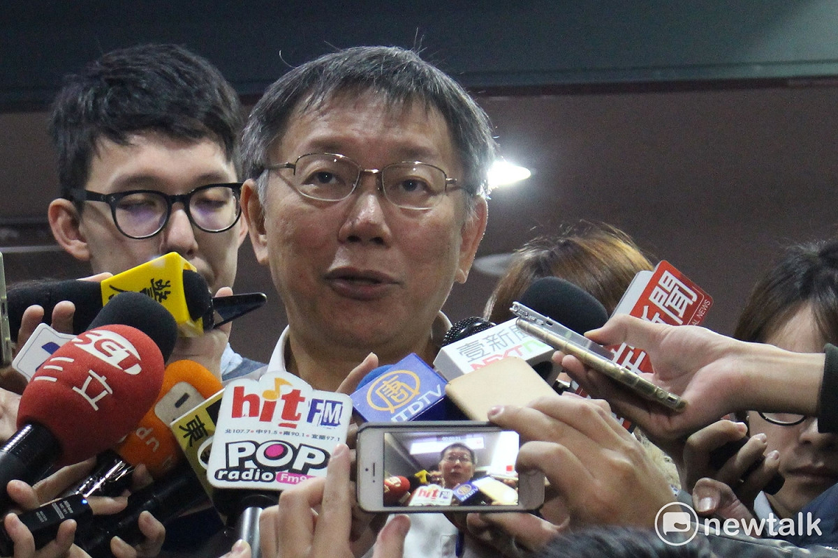 針對違建問題，台北市長柯文哲表示，目前北市頂樓加蓋一律拆除，而現在拆違建還是有順序，沒有加裝火災警報器的會優先拆。 圖：周煊惠 / 攝