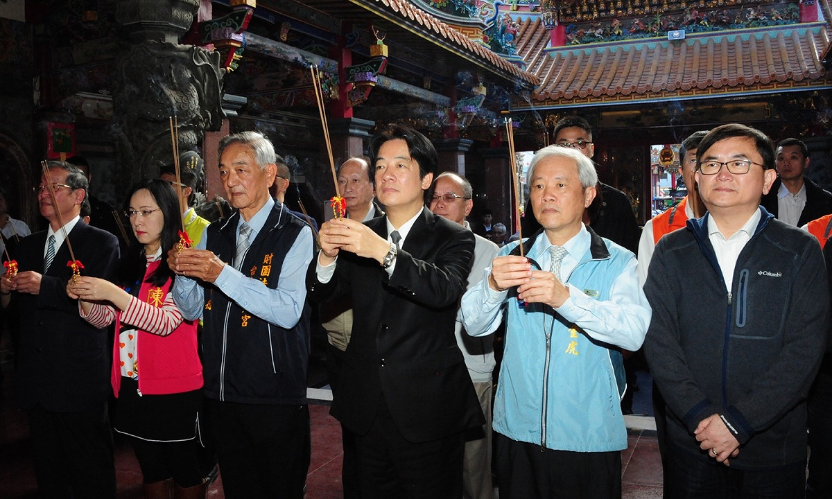 行政院長賴清德25日前往台東天后宮參拜。 圖：行政院提供