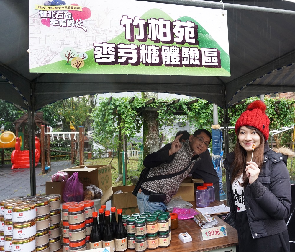 活動現場除了體驗拉麵線外，還安排了竹柏苑的麥芽糖餅乾DIY。 圖：新北市經發局提供