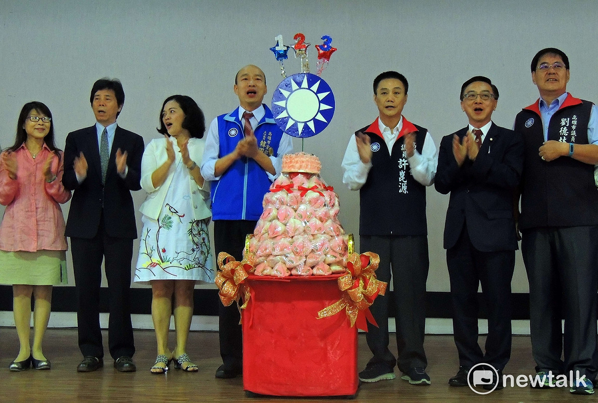 國民黨高雄市黨部今(25)日舉行建黨123週年黨慶活動，也是韓國瑜接任高雄市黨部主委後，首場大型對外公開的活動，出席的國民黨立委黃昭順及陳宜民，兩人則是首次公開表態全力支持韓國瑜參選高雄市長。 圖：國民黨高雄黨部／提供