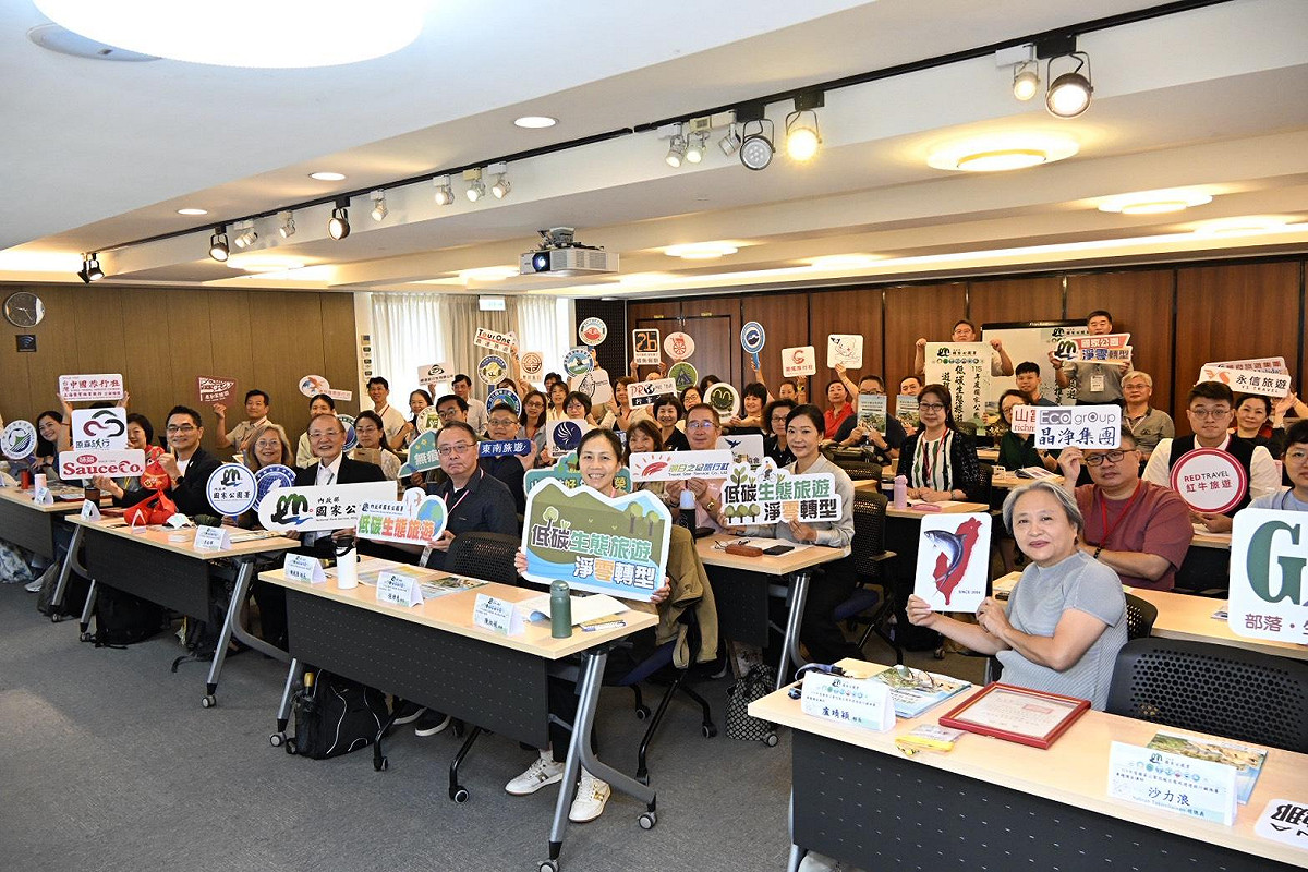 國家公園署與旅遊服務業者共同推動低碳生態旅遊。 圖：國家公園署提供