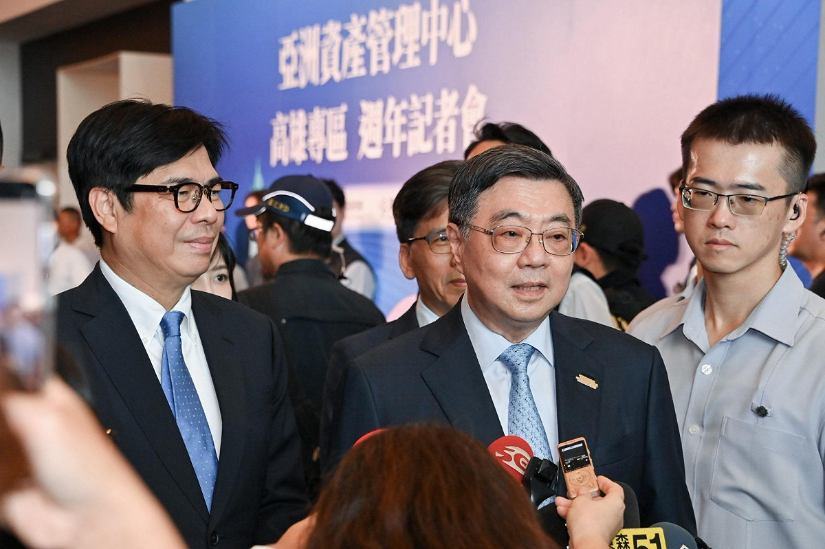 行政院長卓榮泰今（24）天下午出席亞洲資產管理中心高雄專區成立週年記者會前受訪。 圖：行政院提供