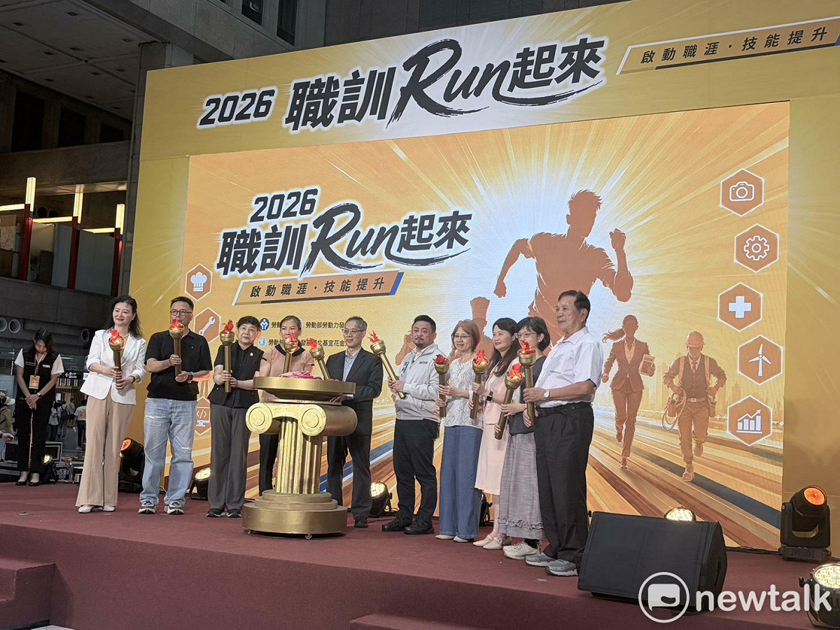 勞動部勞動力發展署北分署今（24）日在台北車站售票大廳舉辦「2026職訓RUN起來」職業訓練成果展，勞動部長洪申翰也親自到場。 圖：李宣萱/攝