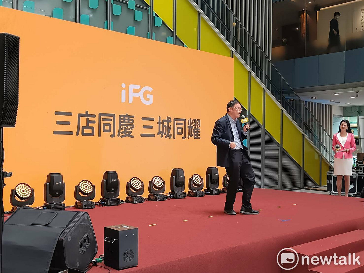 鄭照新特別穿著一身精挑細選的襯衫出席，開玩笑說：「這件襯衫就是在汐止遠雄買的！要不是六個月前減肥成功，今天還真的穿不下來呢！」 圖：唐復年/攝