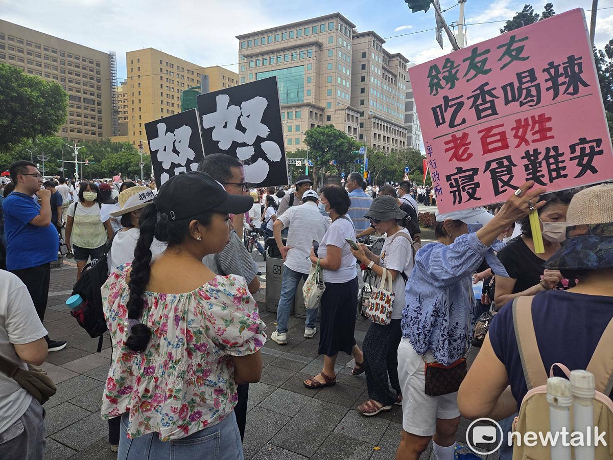 國民黨發起全台動員，讓凱道聚集的人潮滿到景福門。 圖：黃建豪/攝