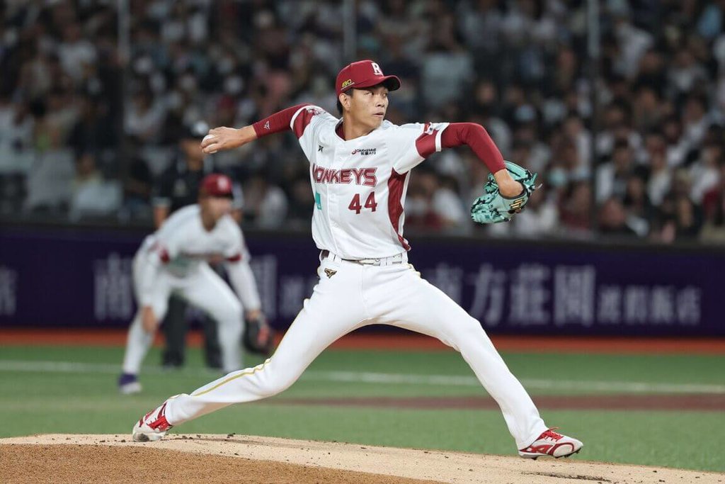中華職棒樂天桃猿隊先發投手曾家輝（圖）25日登板面對富邦悍將隊，投7局失2分、送出9次三振，幫助球隊以3比2拿下勝利。（樂天桃猿隊提供）中央社記者蘇志畬傳真　115年7月25日