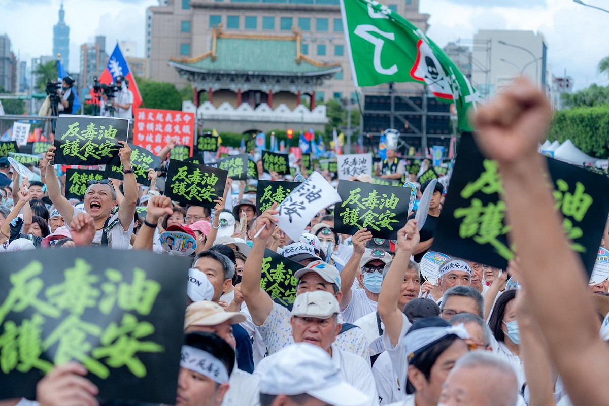 景福門前的抗議民眾，以最直接的怒吼聲向政府發出怒火與不信任。 圖：柯志恩競辦／提供
