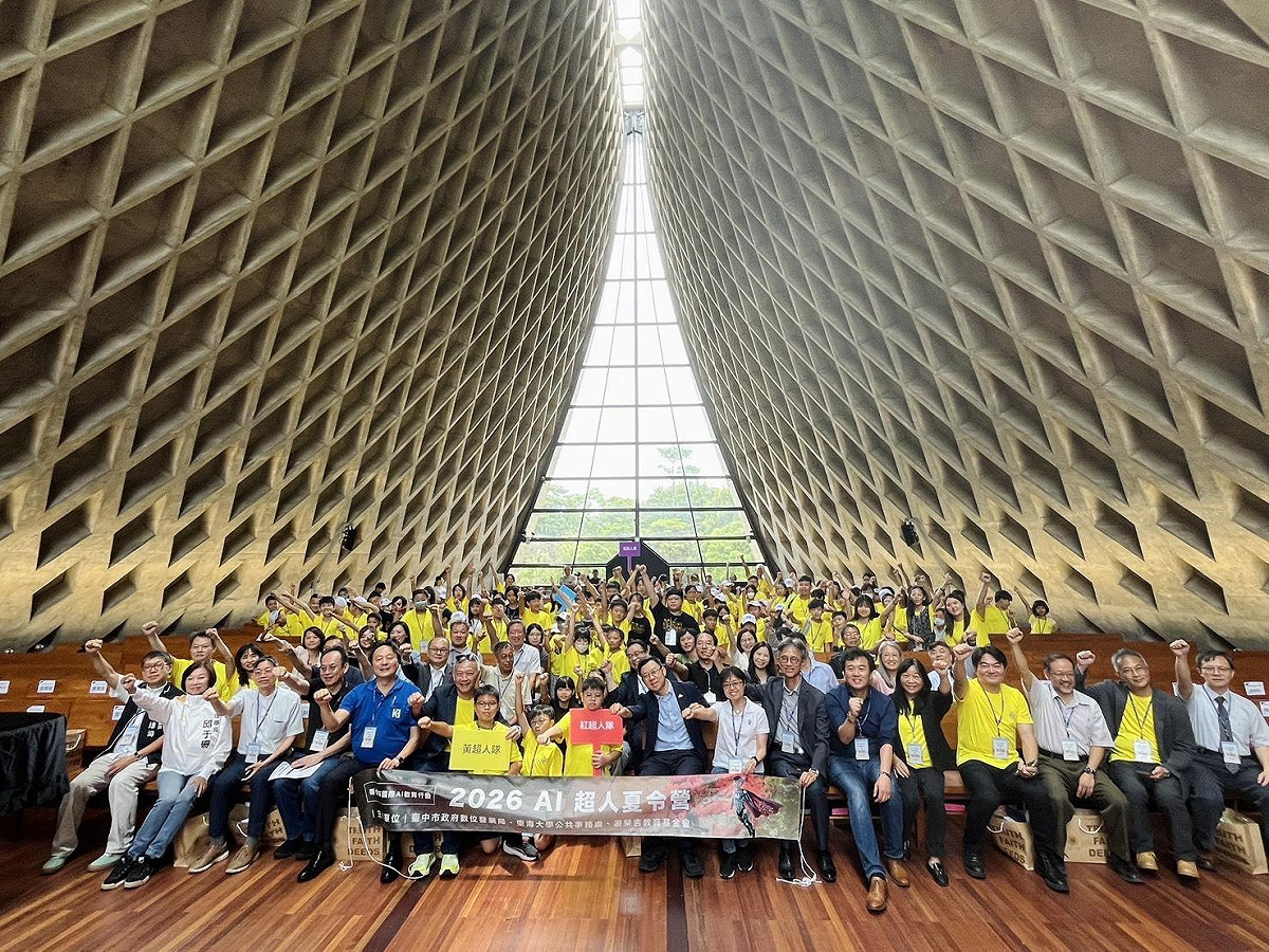 「2026 AI超人夏令營—哥倫布AI國際教育行動」在東海大學登場。 圖：東海大學/提供