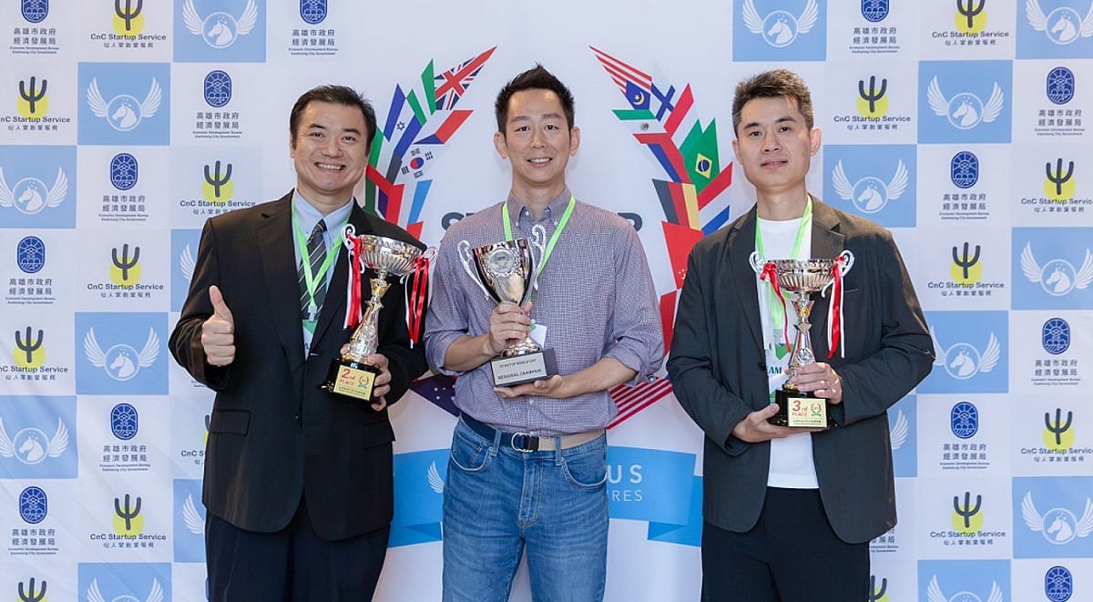 Startup World Cup高雄賽區勝出隊伍：冠軍優豈公司(中）、第二名台灣龍盟複合材料(左)、第三名璽樂科技(右)。 圖：仙人掌創業服務／提供
